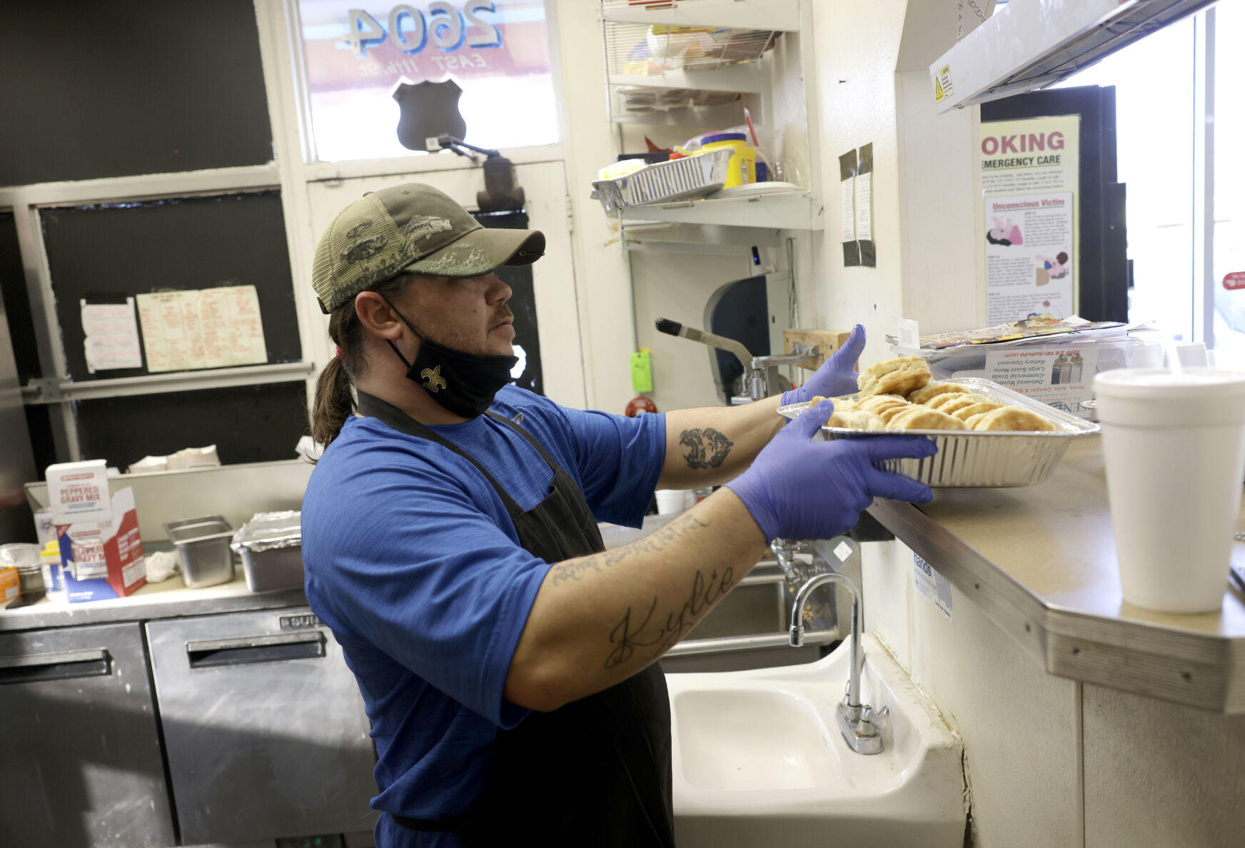 Flo's Burger Diner free meals